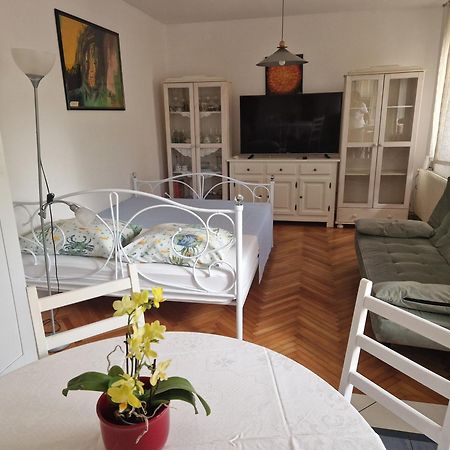 Apartman Studio Nena Crikvenica Bagian luar foto